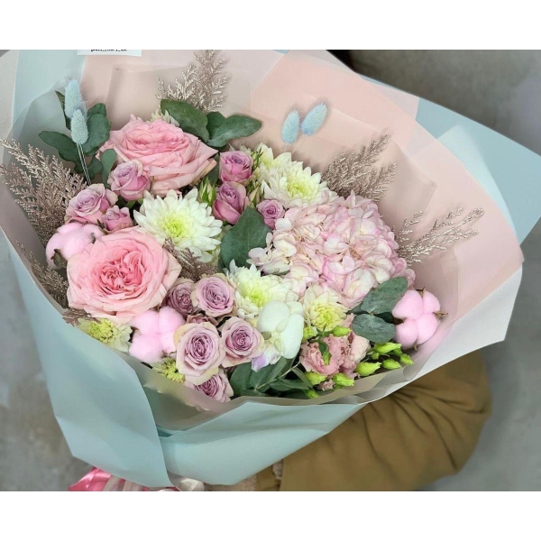 Buchet floral (trandafiri,hortensie,miniroze,crizanteme)